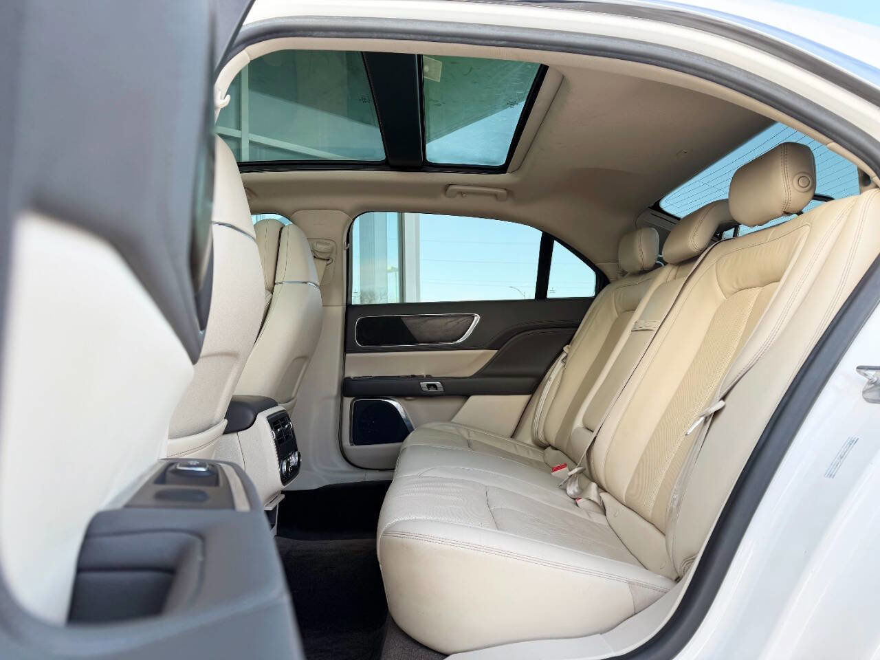 Used 2017 Lincoln Continental Reserve w/ Climate Package image 13