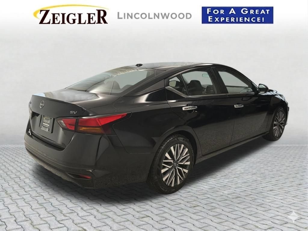 Used 2024 Nissan Altima 2.5 SV FWD image 7