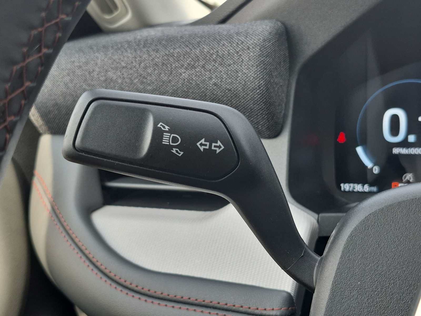 Used 2025 Ford Explorer Active AWD/4WD image 26