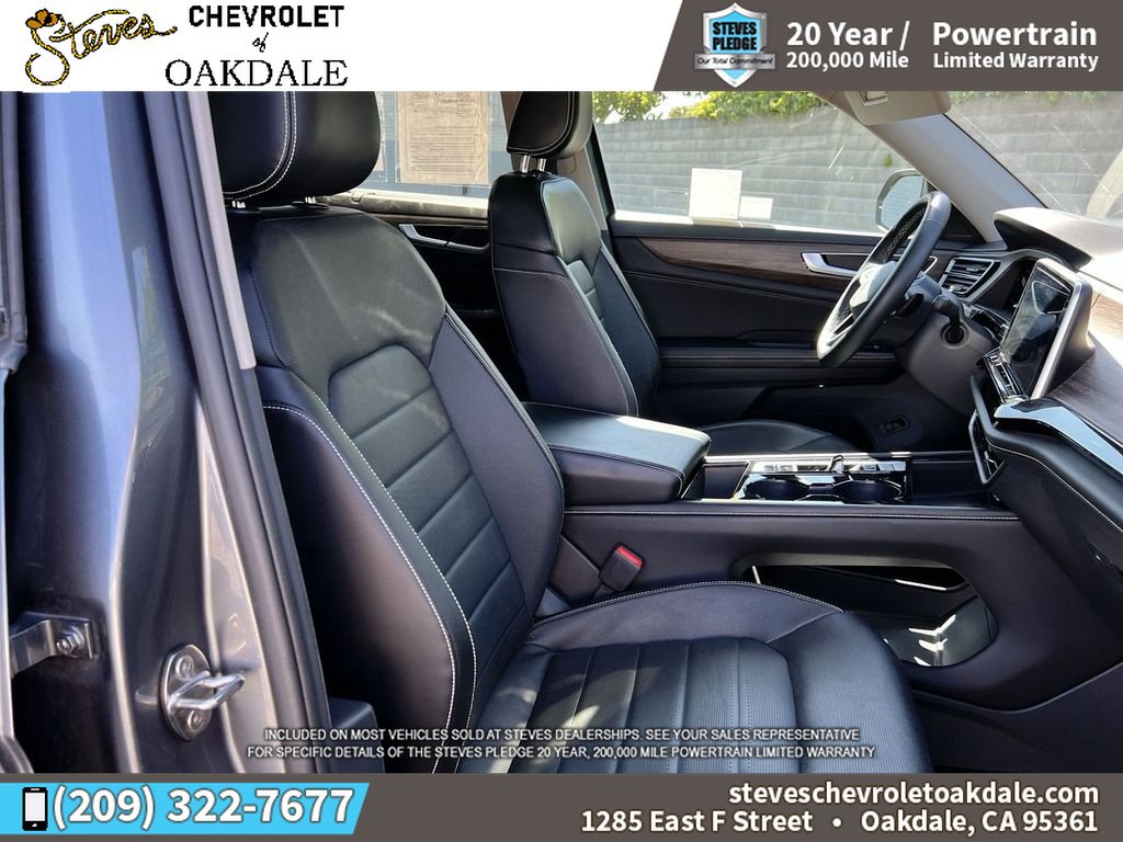 Used 2024 Volkswagen Atlas SEL AWD/4WD image 32