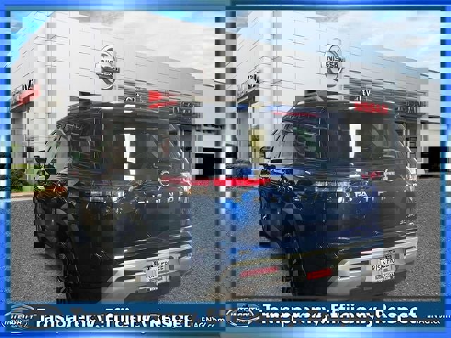 Used 2025 Nissan Pathfinder SL image 8