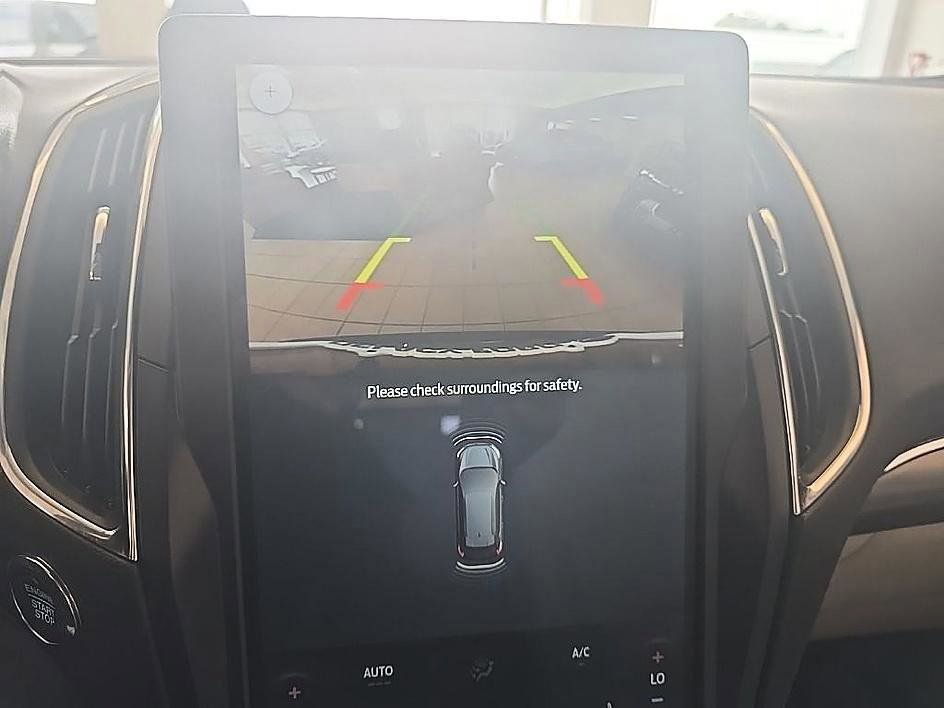 Used 2023 Ford Edge Titanium image 21