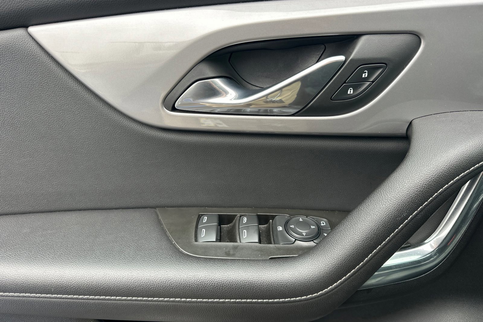 Used 2023 Chevrolet Blazer LT image 11