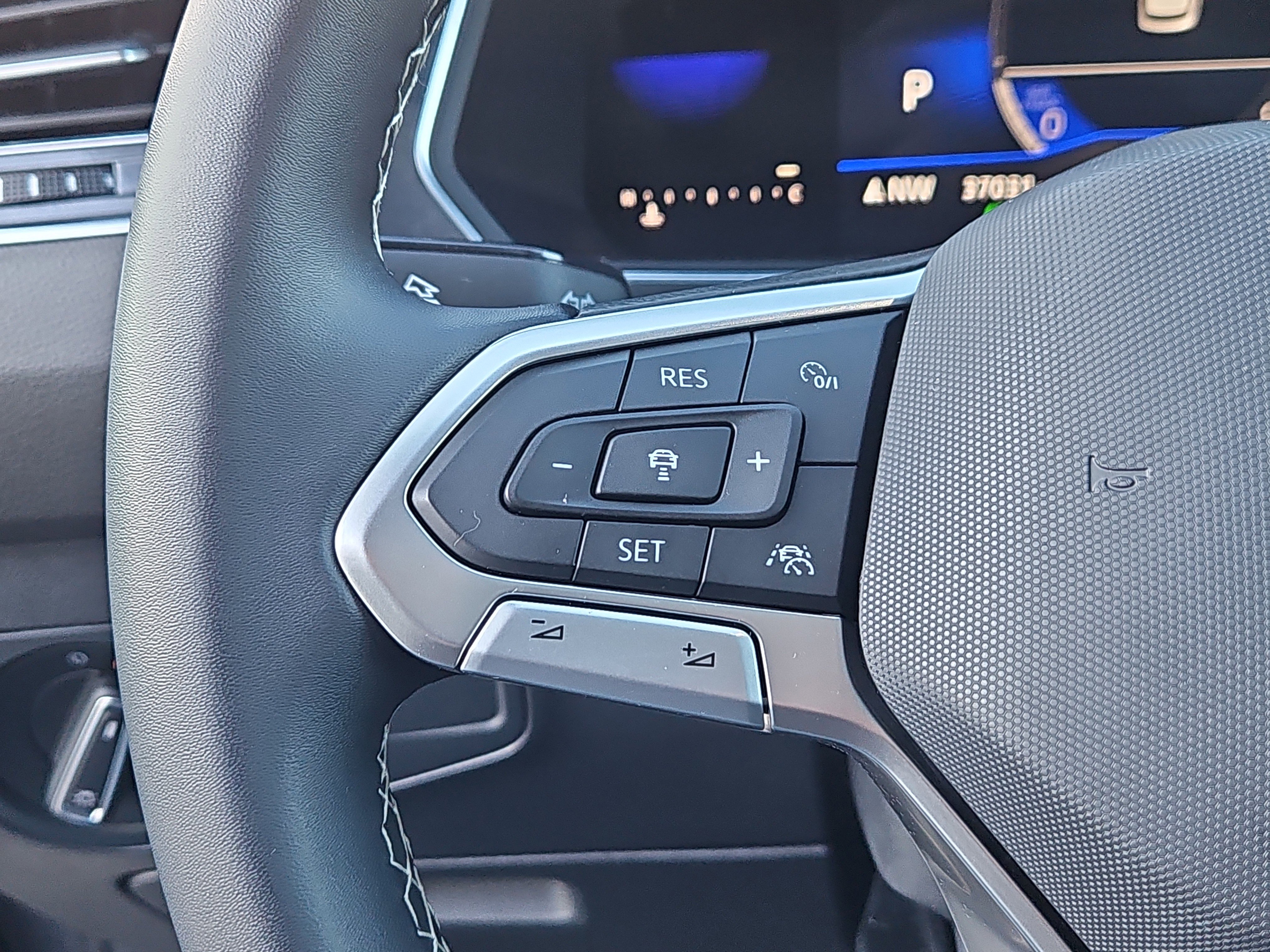 Certified 2023 Volkswagen Tiguan SE R-Line image 18