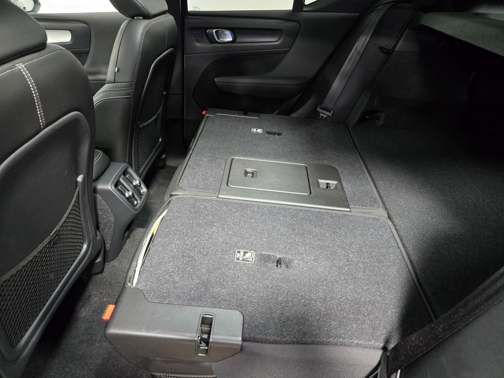 Used 2019 Volvo XC40 T5 Momentum image 39