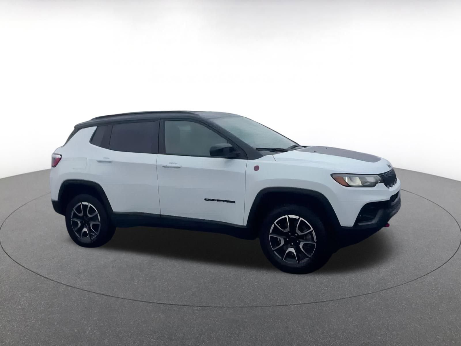Used 2025 Jeep Compass Trailhawk video 2