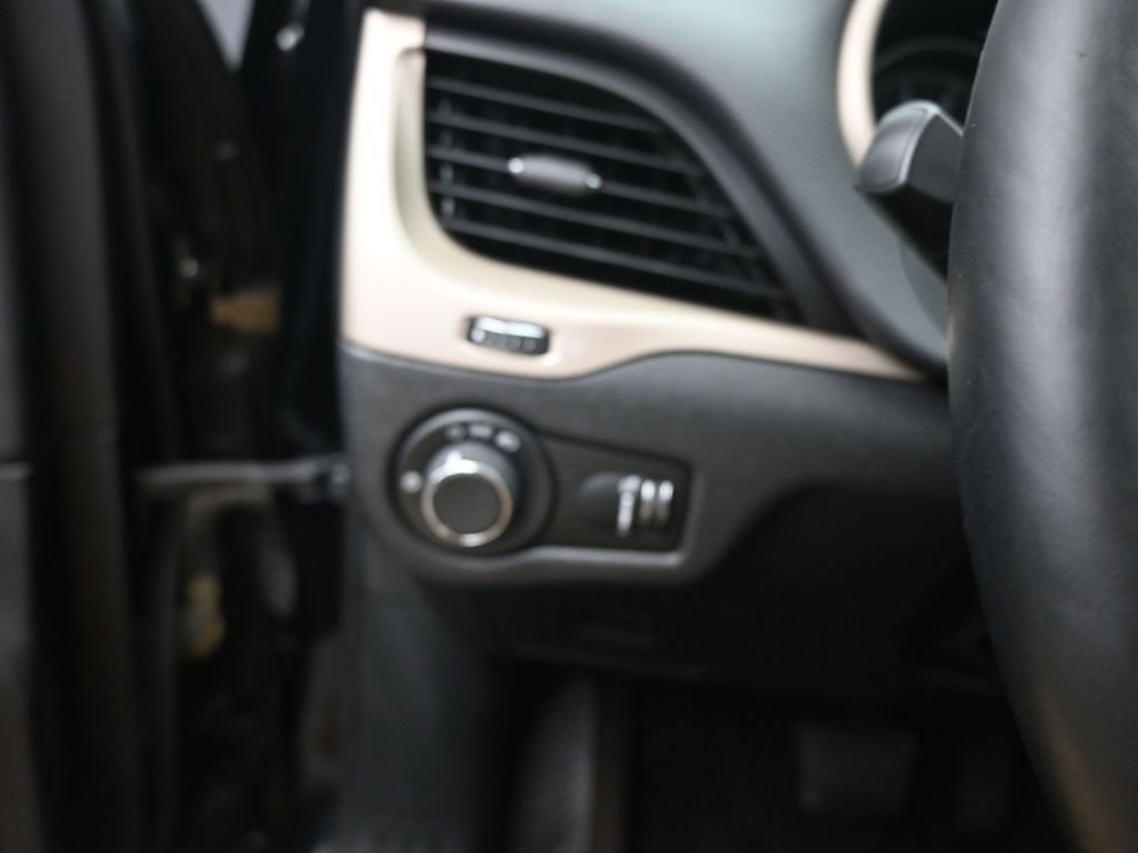 Used 2017 Jeep Cherokee Altitude image 33