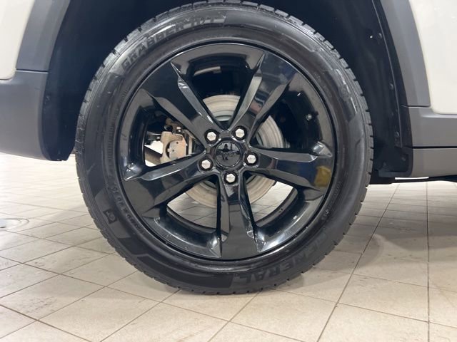 Used 2022 Jeep Grand Cherokee Altitude AWD/4WD image 25