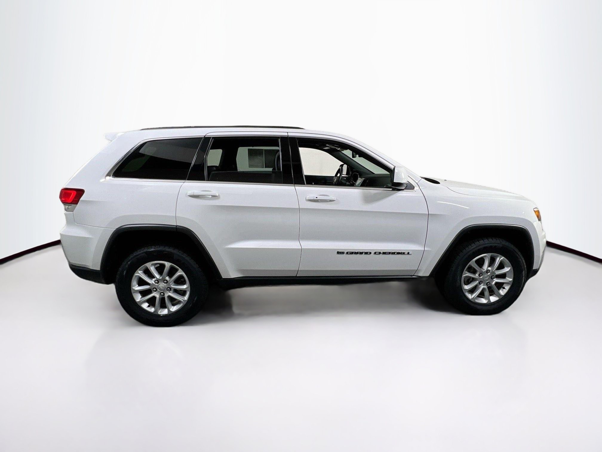 Used 2022 Jeep Grand Cherokee Laredo X AWD/4WD image 4