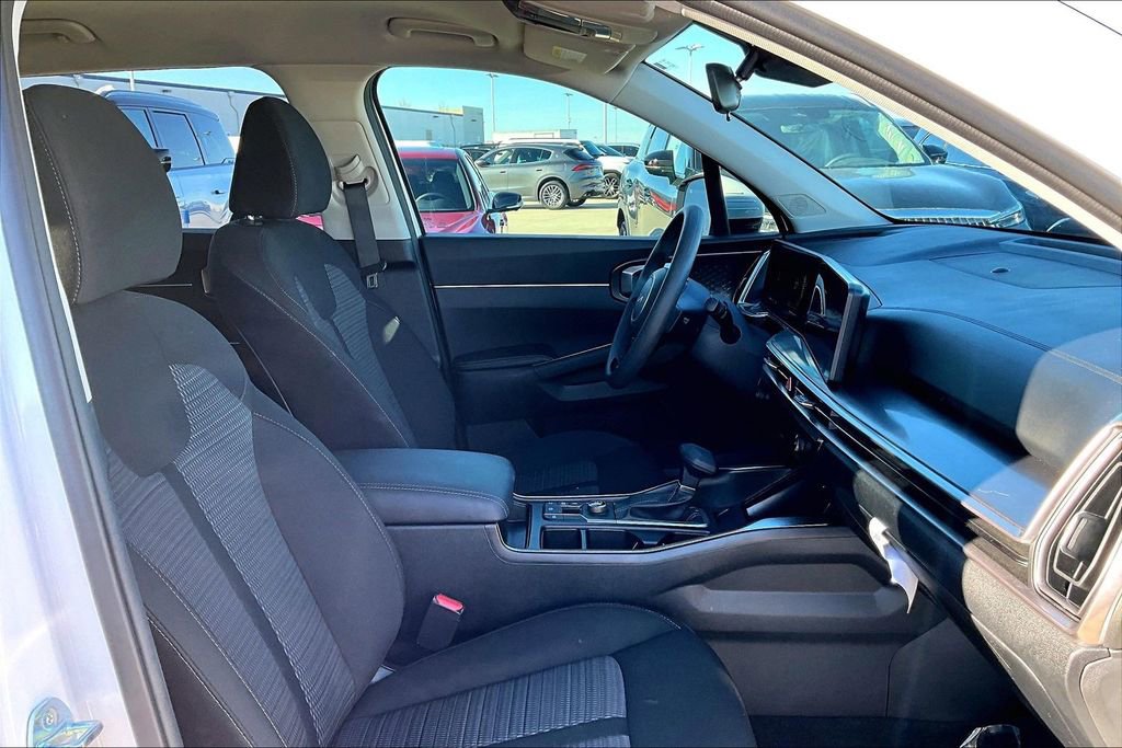 Used 2025 Kia Sorento LX image 10