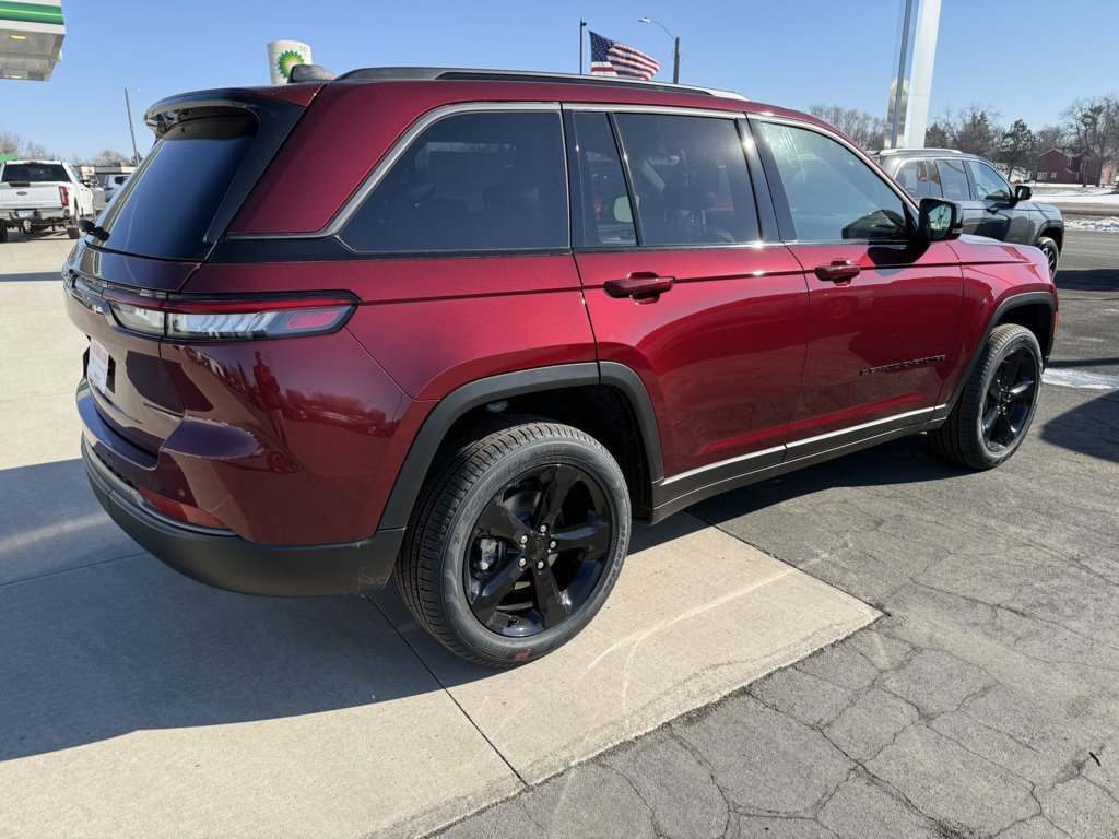 New 2026 Jeep Grand Cherokee Limited w/ Limited Altitude Package AWD/4WD image 8