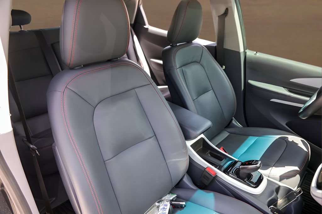 Used 2019 Chevrolet Bolt Premier w/ Infotainment Package FWD image 27