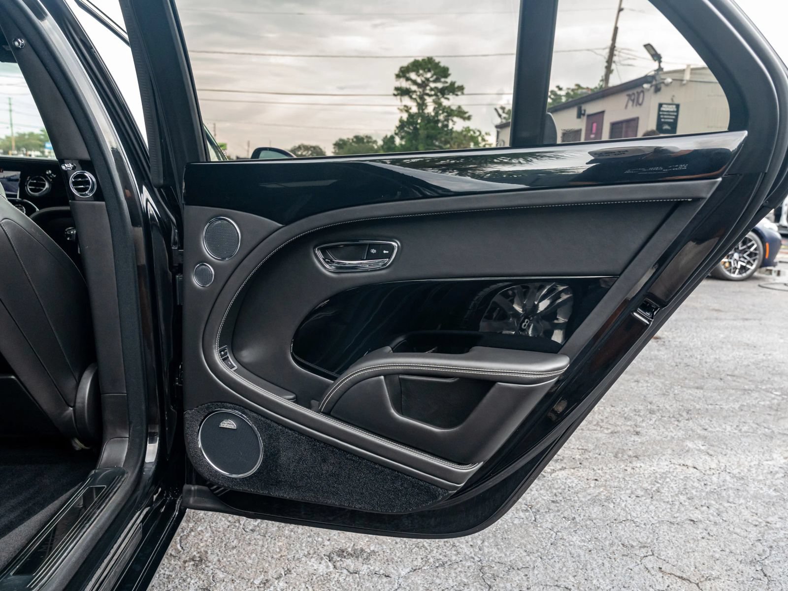 Used 2017 Bentley Mulsanne RWD image 48