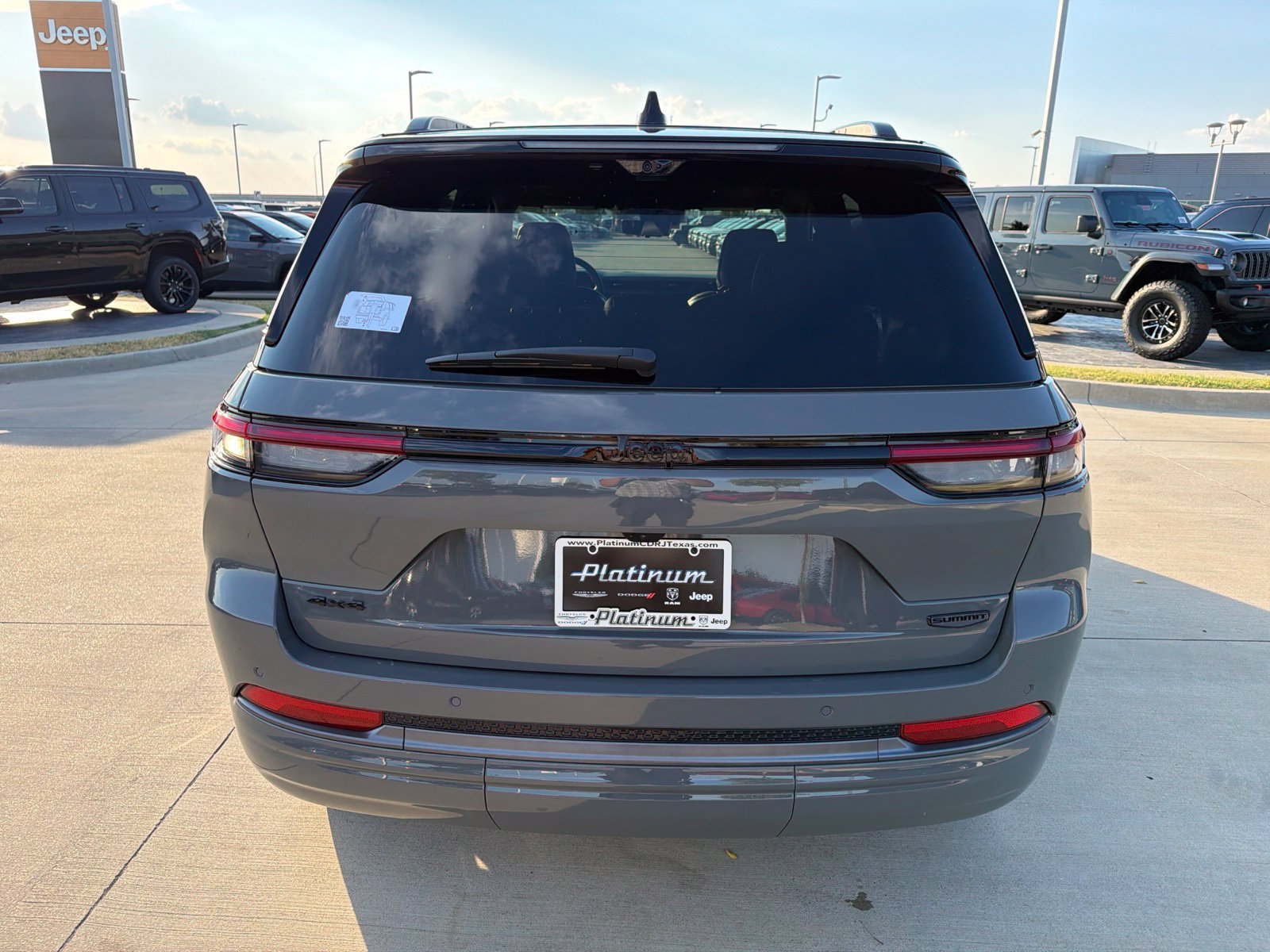 New 2027 Jeep Grand Cherokee Summit AWD/4WD image 4