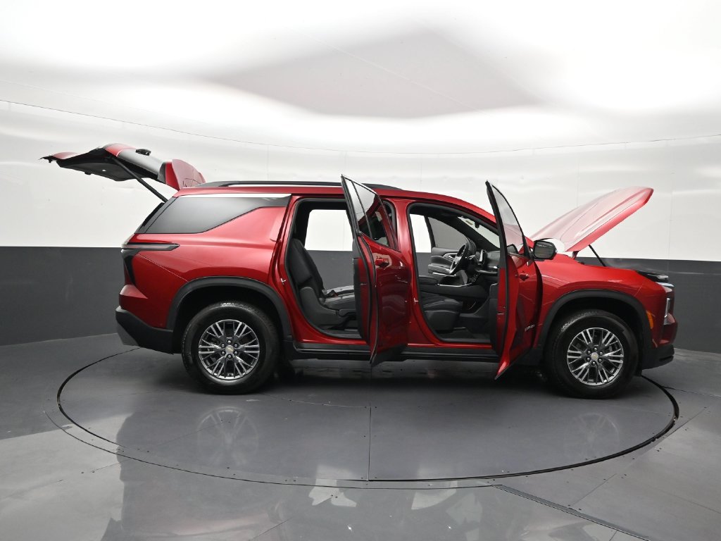 Used 2024 Chevrolet Traverse LT w/ Enhanced Driving Package FWD image 35