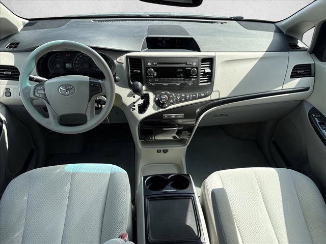 Used 2013 Toyota Sienna LE w/ Towing Pkg FWD image 24