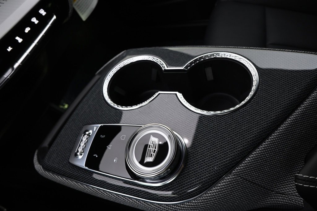 New 2025 Cadillac Optiq Sport 2 w/ LPO, ONYX Package image 30