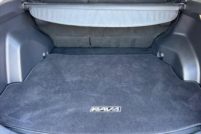 Certified 2021 Toyota RAV4 LE AWD/4WD image 16