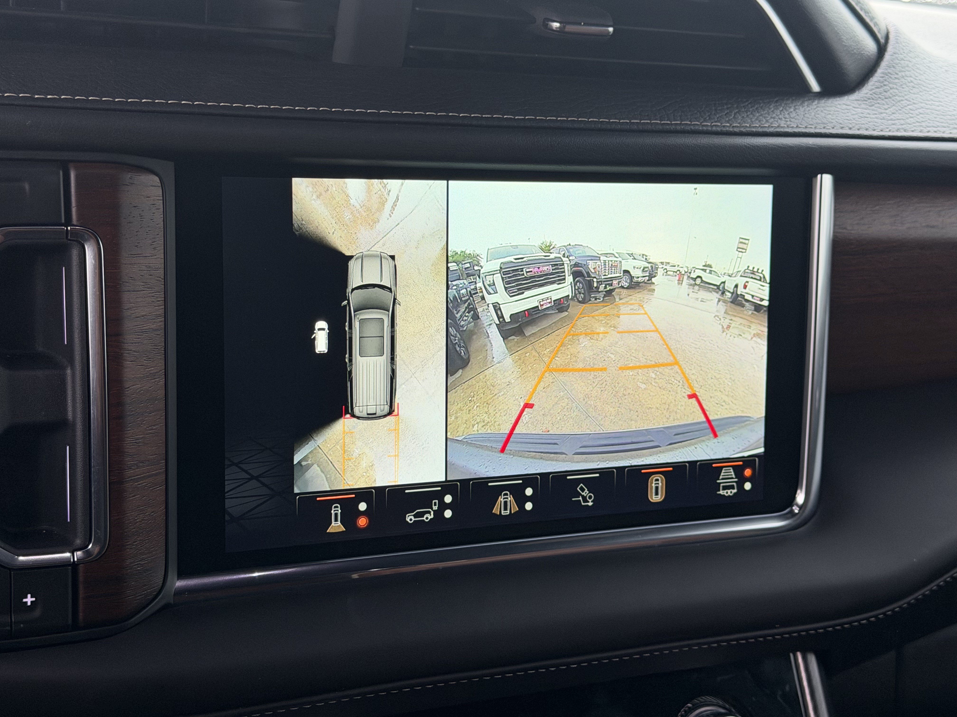 Used 2024 GMC Yukon Denali Ultimate AWD/4WD image 16