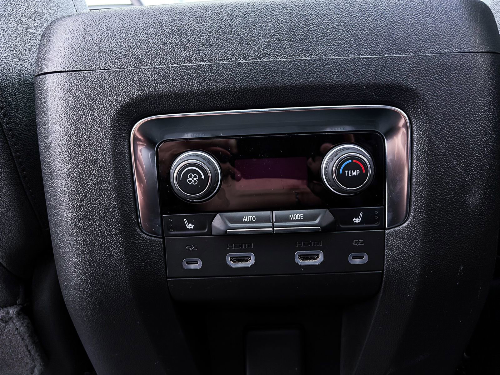 Used 2024 Chevrolet Suburban High Country AWD/4WD image 42