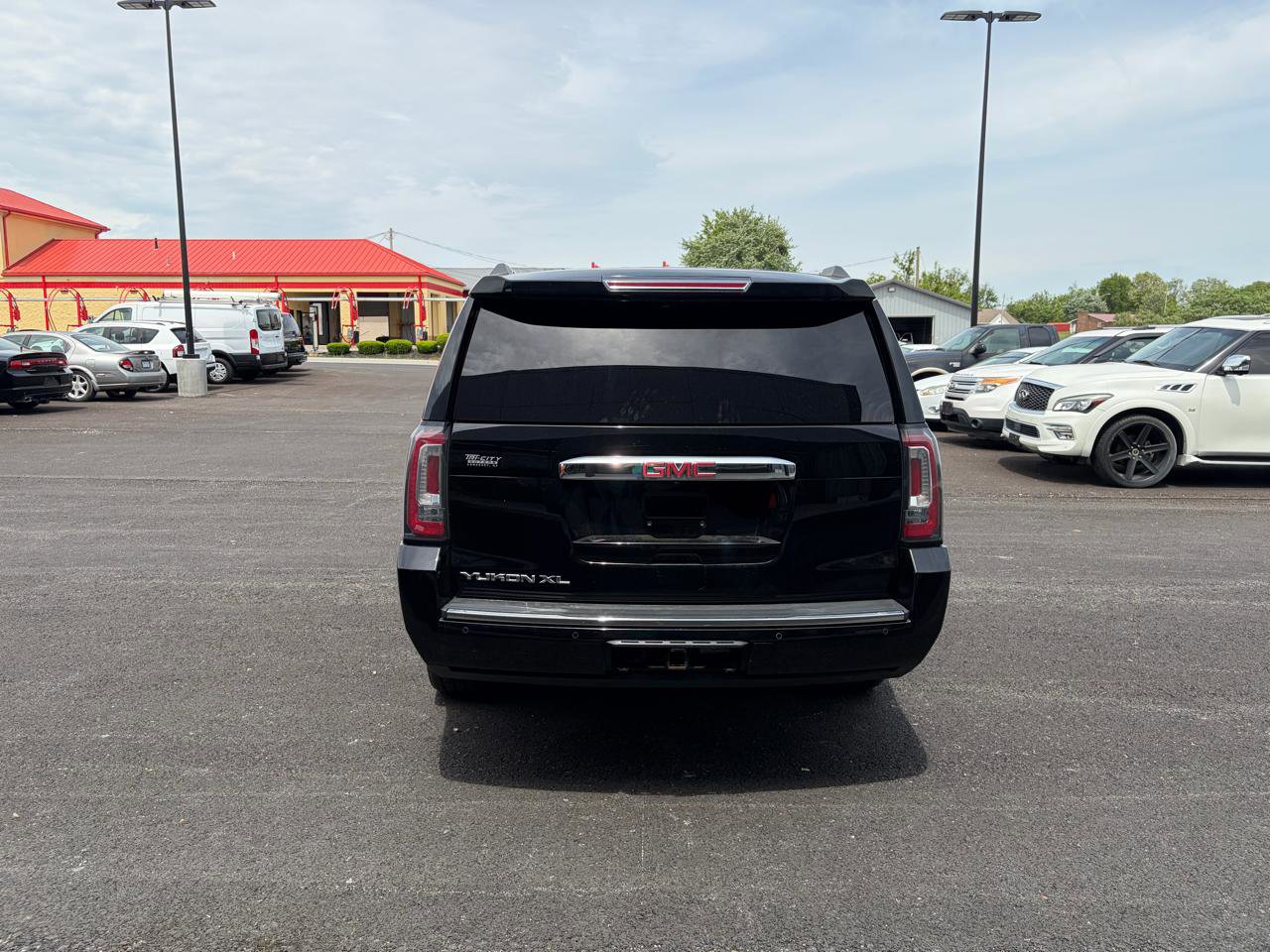 Used 2018 GMC Yukon XL Denali w/ Denali Ultimate Package AWD/4WD image 4