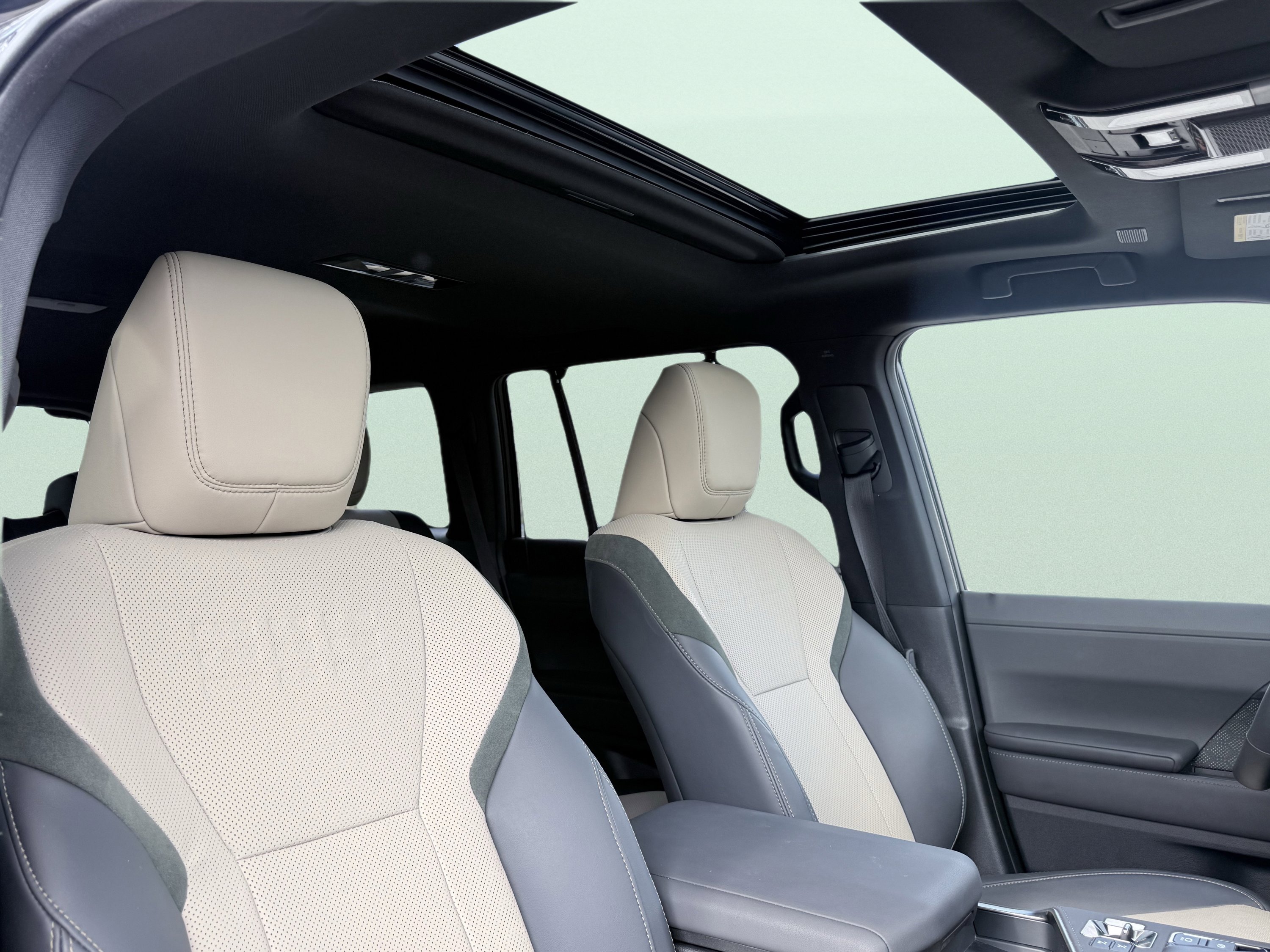 Used 2024 Lexus GX 550 image 31