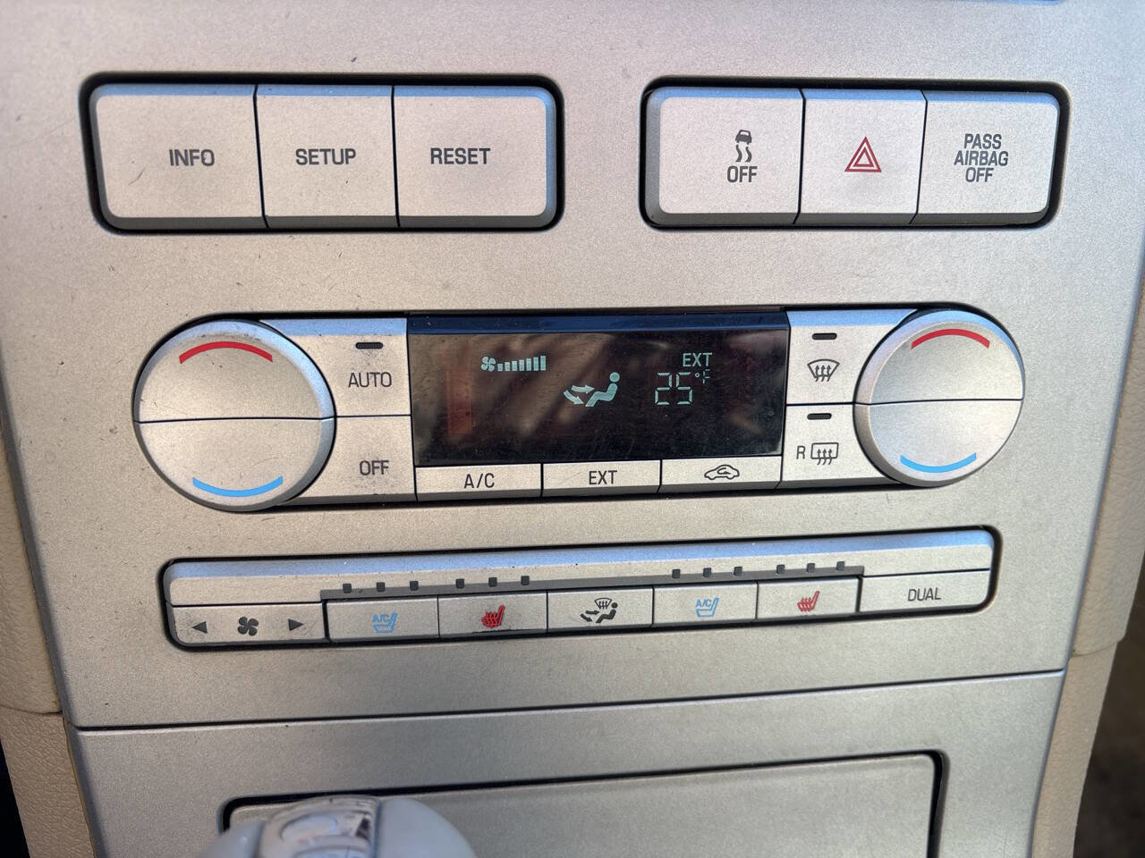 Used 2007 Lincoln MKX Base AWD 4dr SUV image 31