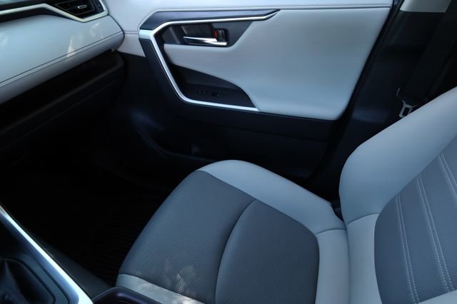 Used 2025 Toyota RAV4 Limited w/ Advanced Technology Package image 11