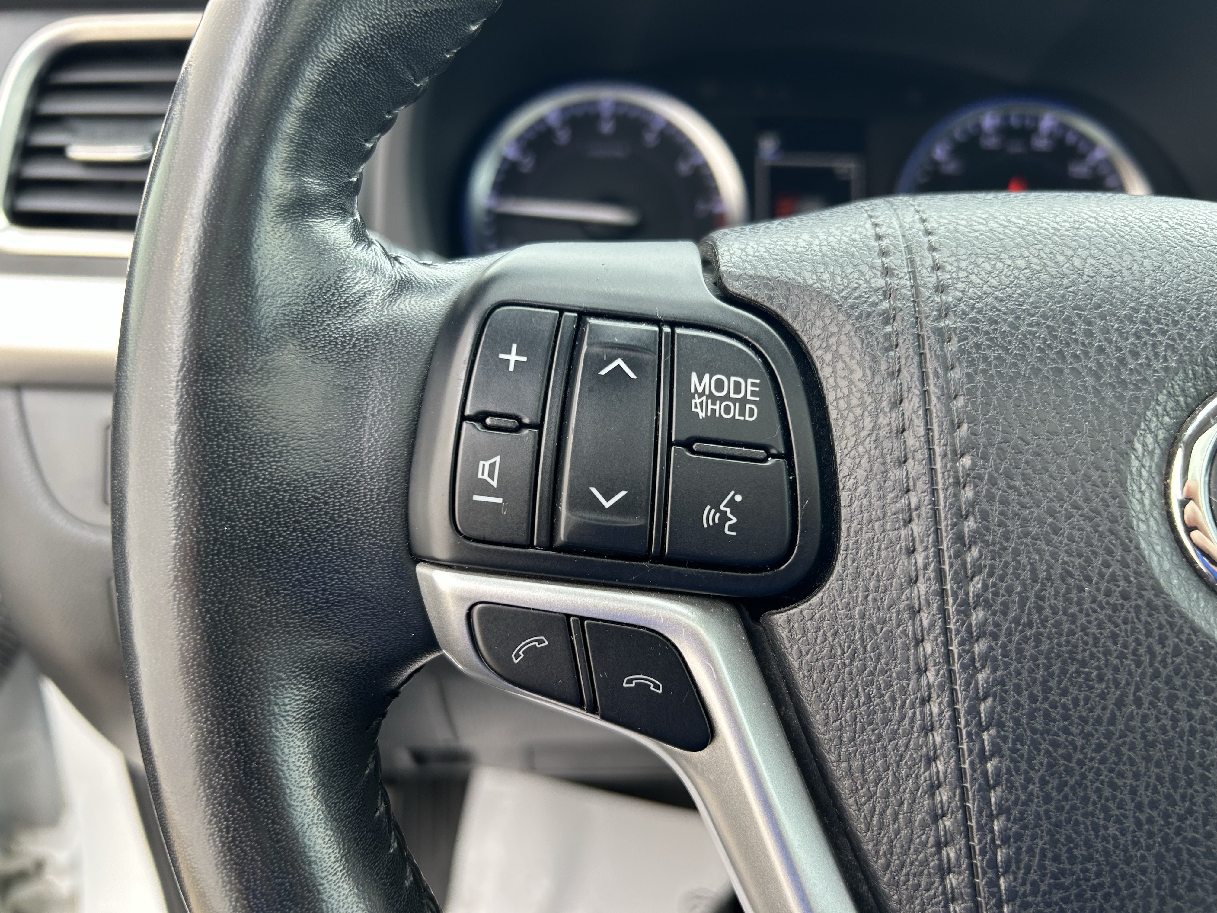 Used 2017 Toyota Highlander Limited Platinum AWD/4WD image 18