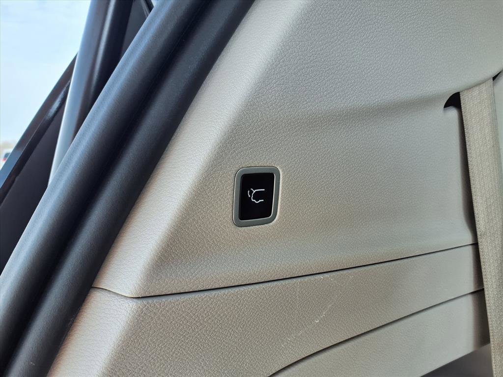 Used 2023 Chrysler Pacifica Touring-L image 33