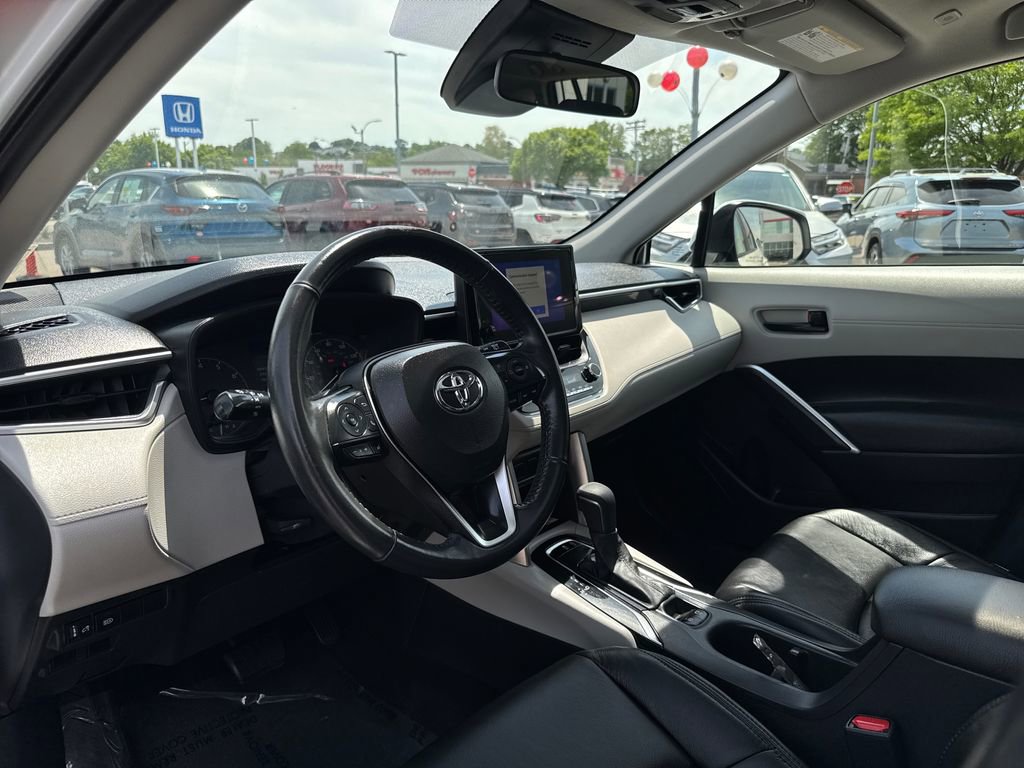 Used 2023 Toyota Corolla Cross LE w/ Moonroof Package AWD/4WD image 14