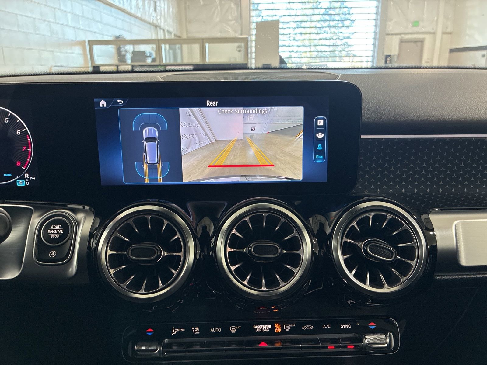 Used 2024 Mercedes-Benz GLB 250 4MATIC image 21