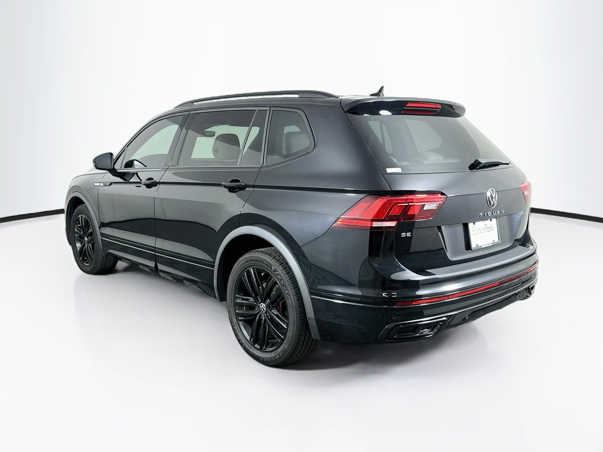 Used 2022 Volkswagen Tiguan SE R-Line FWD image 5