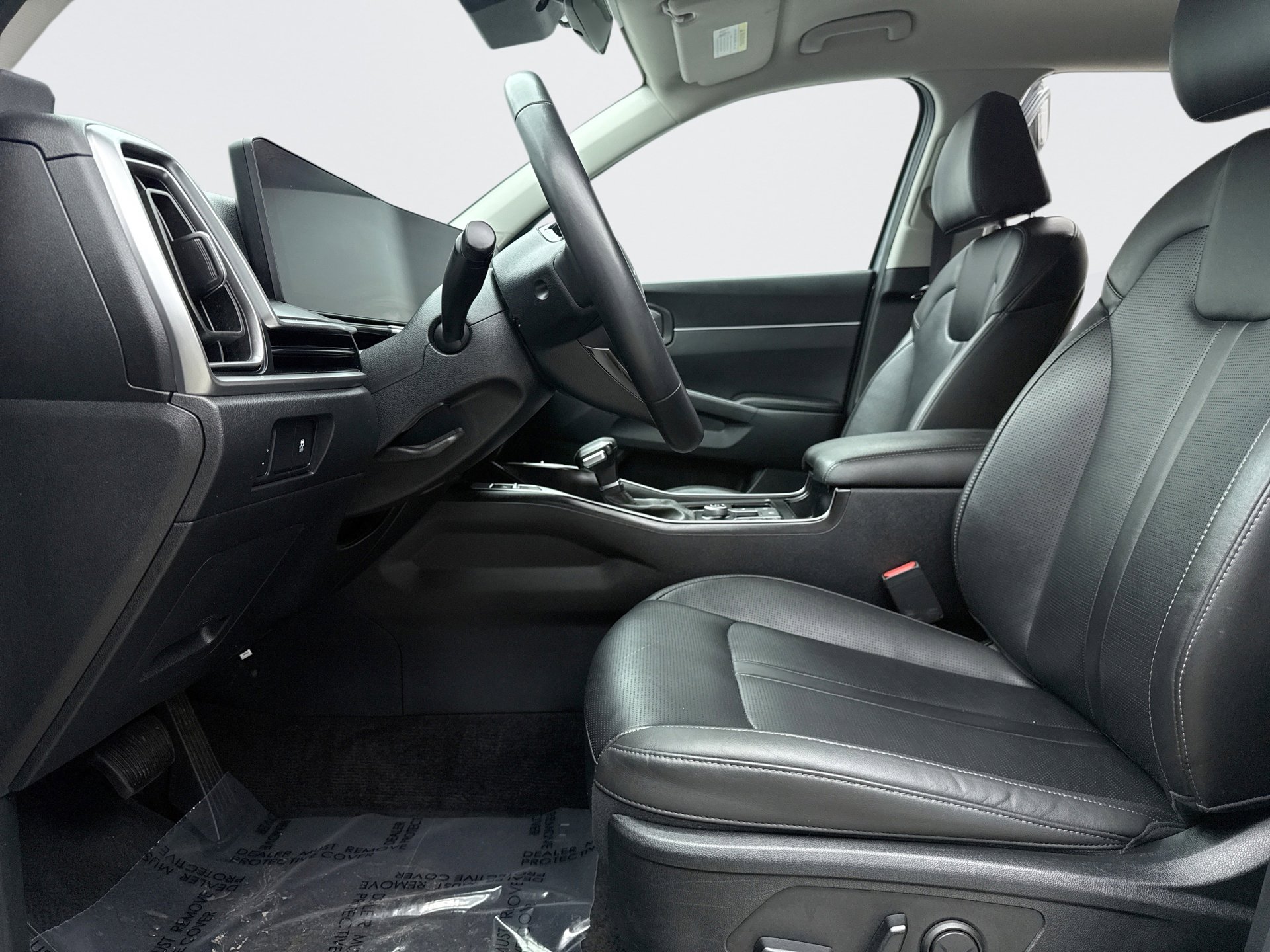 Used 2024 Kia Sorento S image 11