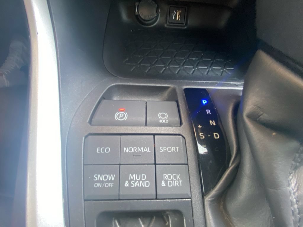 Used 2024 Toyota RAV4 XLE AWD/4WD image 22