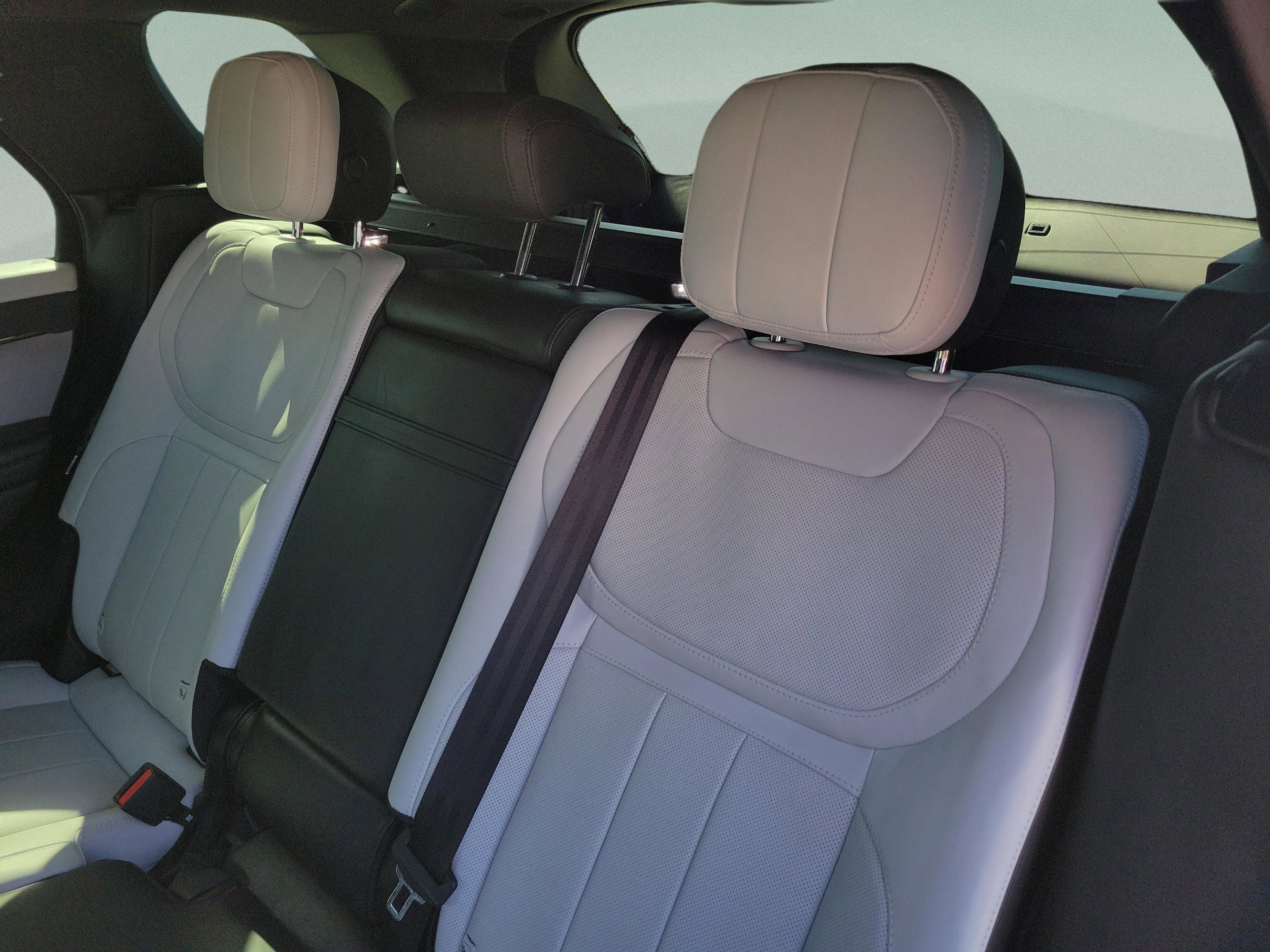 Used 2024 Land Rover Range Rover Sport Dynamic SE image 16