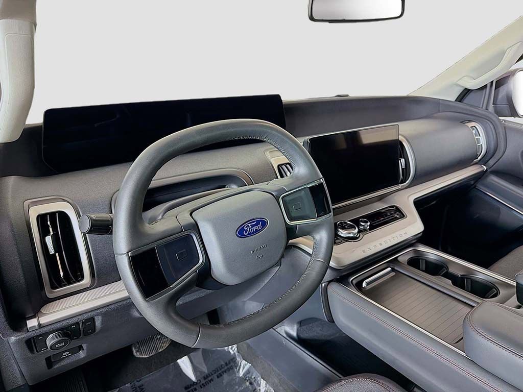 Used 2025 Ford Expedition Active image 18