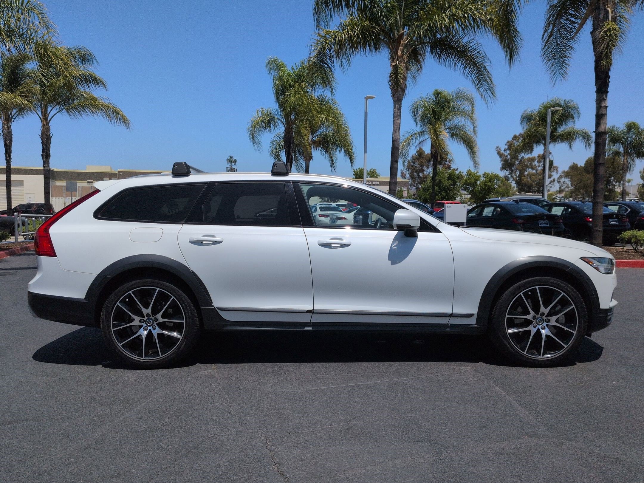 Used 2018 Volvo V90 T6 Cross Country AWD/4WD image 11
