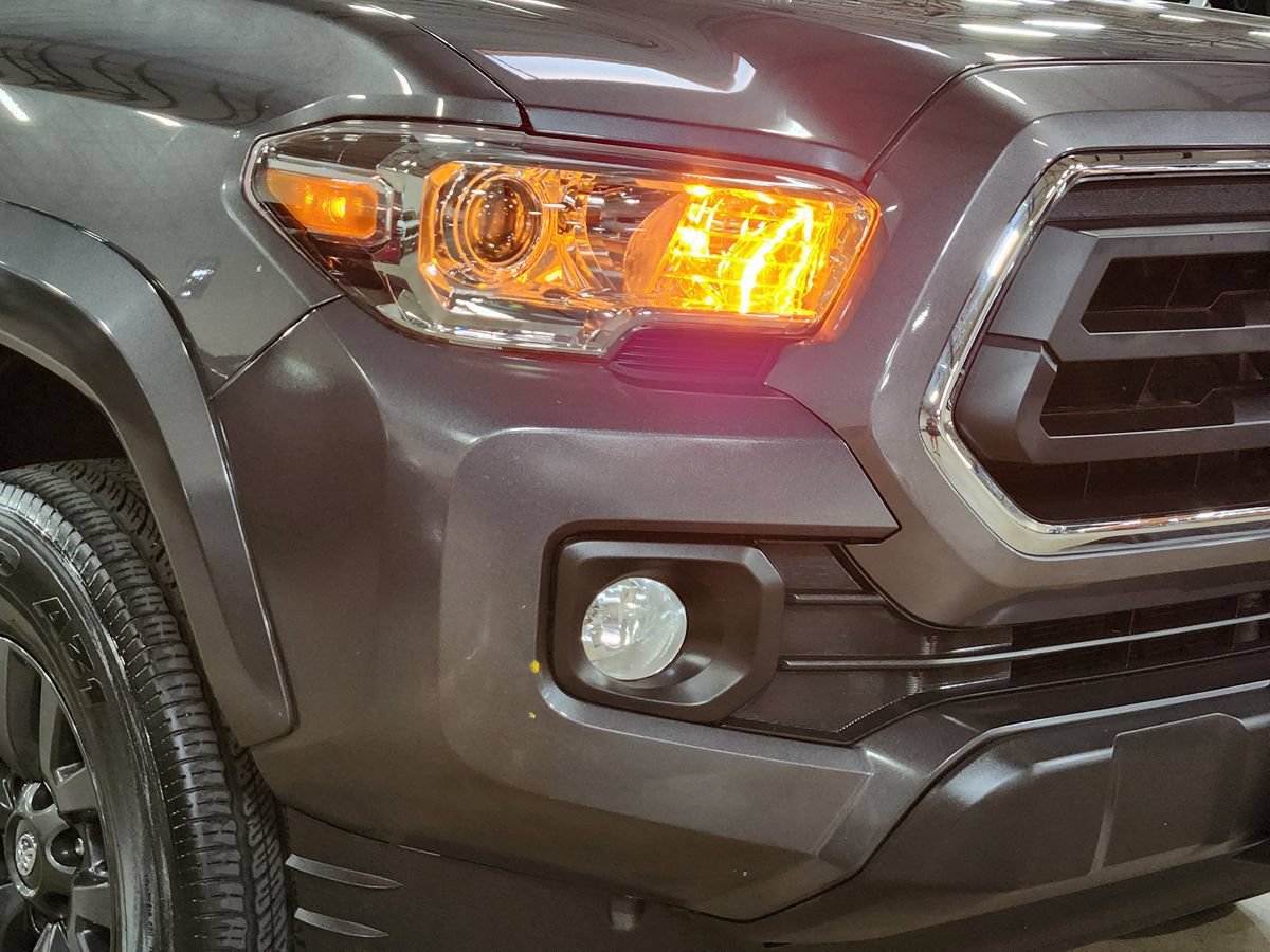 Used 2022 Toyota Tacoma SR5 RWD image 12