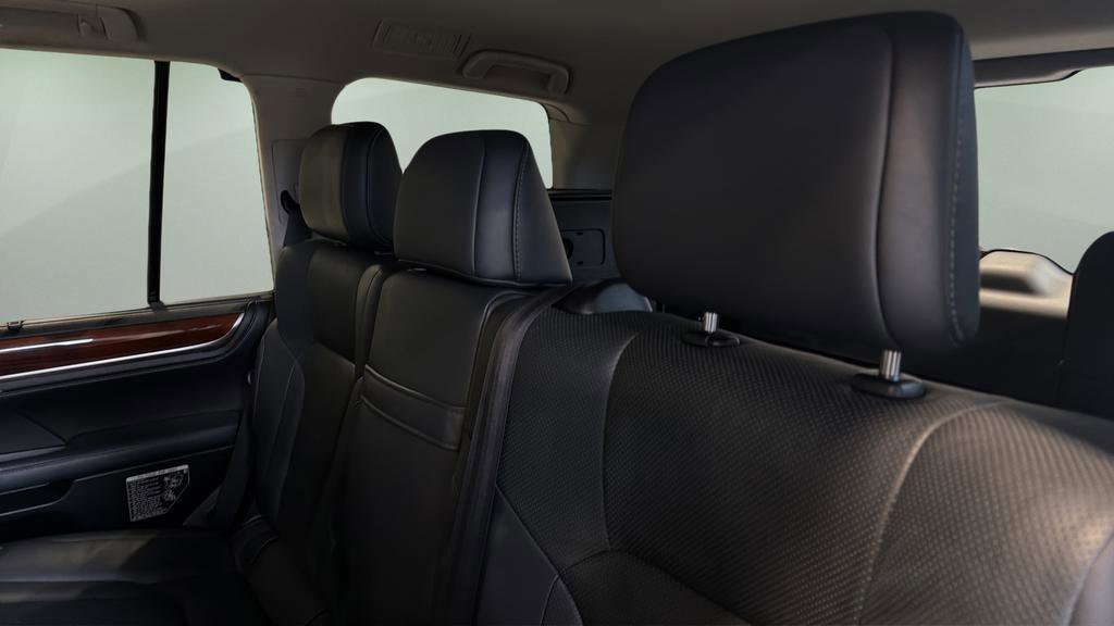 Used 2016 Lexus LX 570 4WD image 16