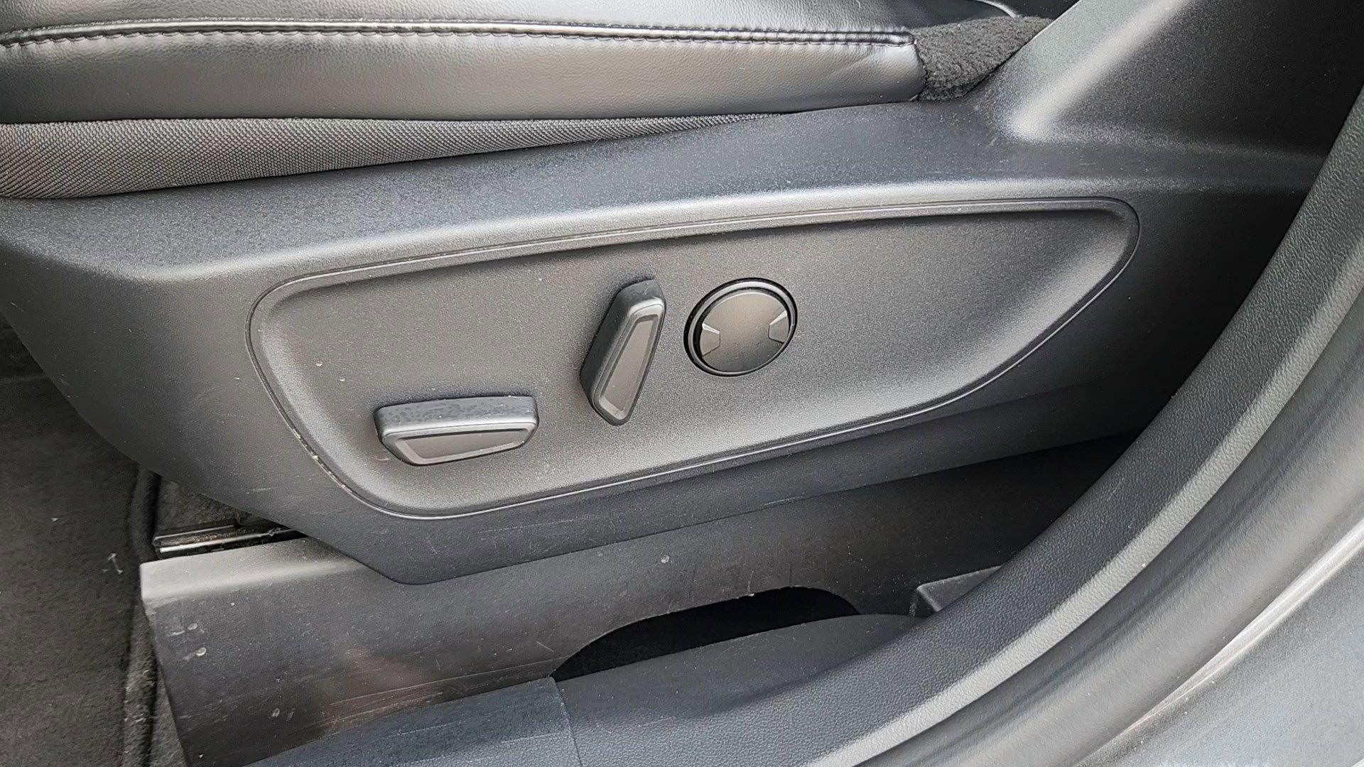 Certified 2025 Ford Escape ST-Line image 9