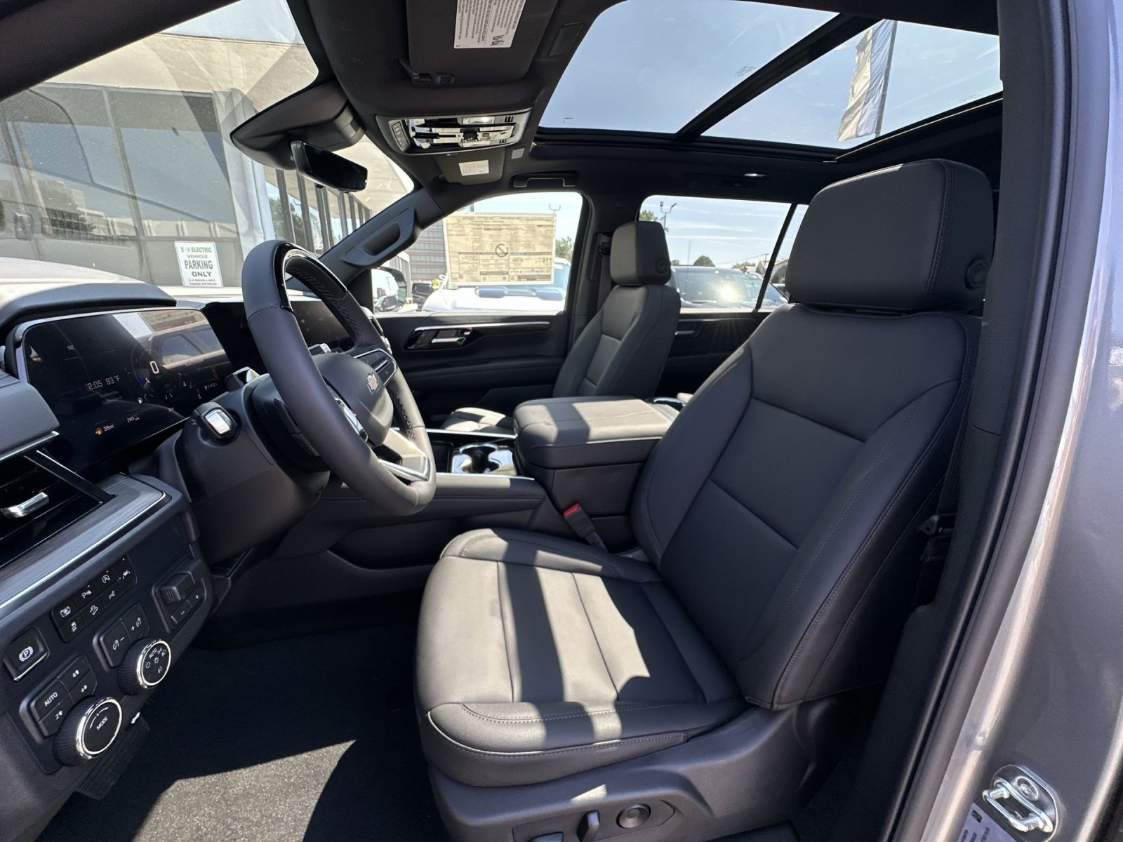 New 2026 Chevrolet Suburban LT w/ Advanced Technology Package AWD/4WD image 13