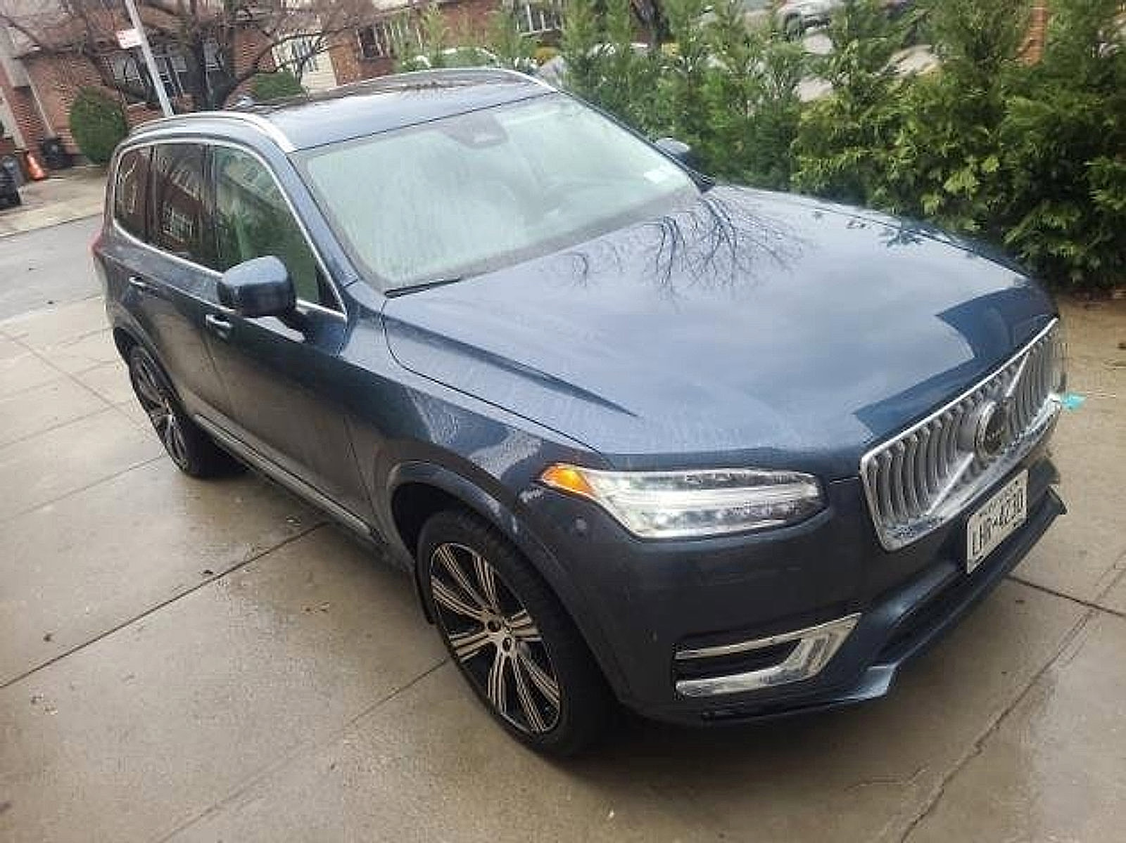 Certified 2024 Volvo XC90 B6 Plus w/ Protection Package image 2