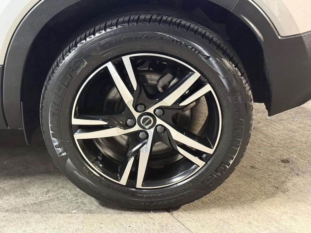 Used 2023 Volvo XC40 B4 Core w/ Convenience Package FWD image 13