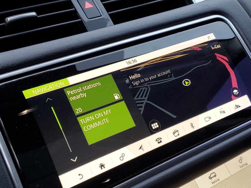 Used 2018 Land Rover Range Rover Sport SE image 18