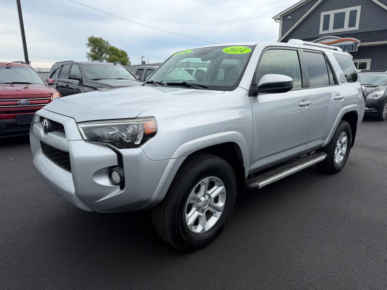 Used 2014 Toyota 4Runner SR5 AWD/4WD image 1