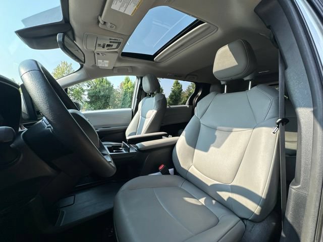Used 2025 Toyota Sienna XLE w/ XLE Plus Package AWD/4WD image 12