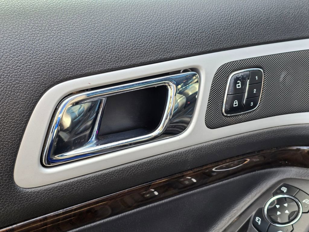 Used 2015 Ford Explorer Limited image 23