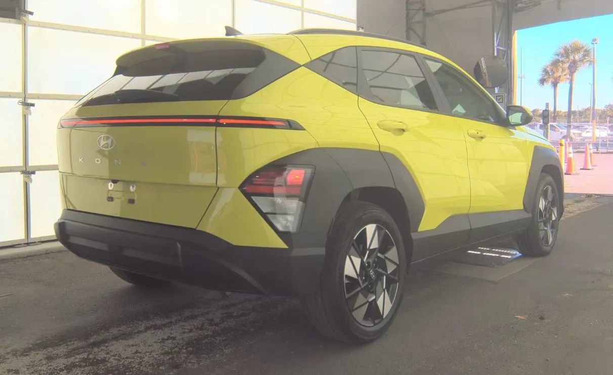Used 2025 Hyundai Kona SEL FWD image 3