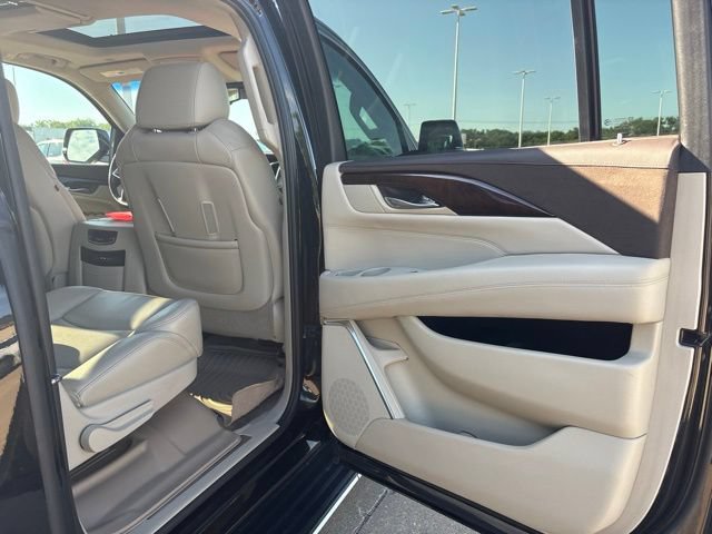 Used 2016 Cadillac Escalade ESV Premium AWD/4WD image 38